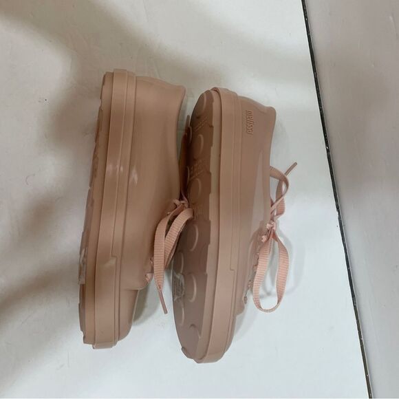 NEW WITHOUT TAGS MEL DREAMED BY MELISSA LACE UP JELLY SNEAKERS IN PALE PINK - Picture 6 of 9